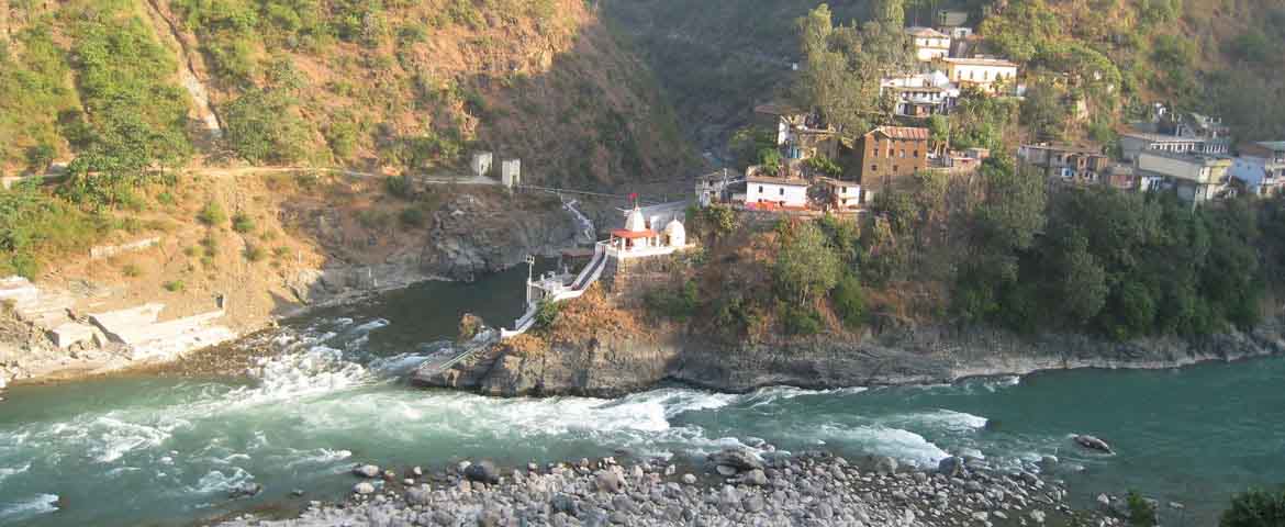 river rafting on himalaya